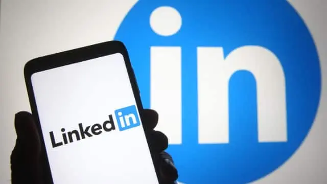 In a single day, 50% of LinkedIn accounts associated with “Apple professionals” were deleted.