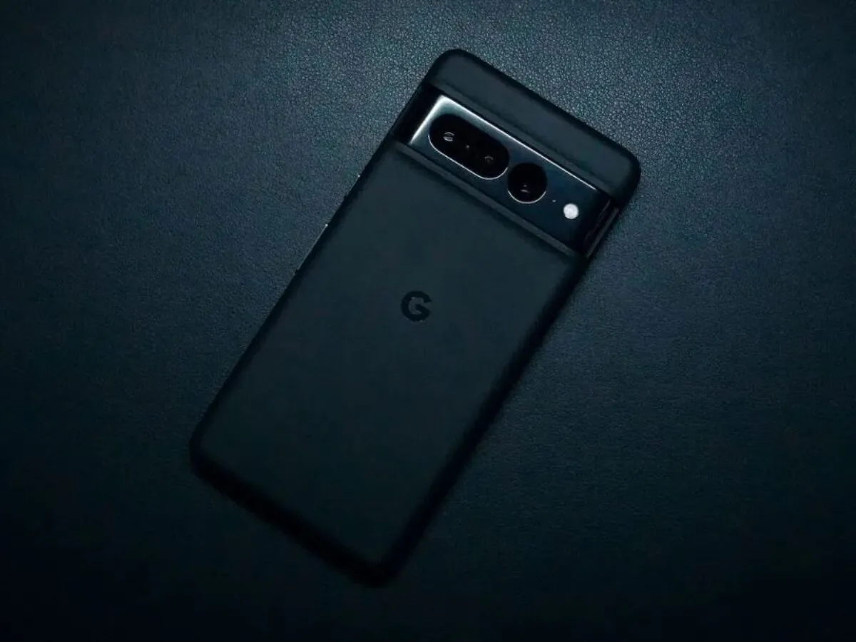Live shots of the Google Pixel 8 Pro reveal new design and specs